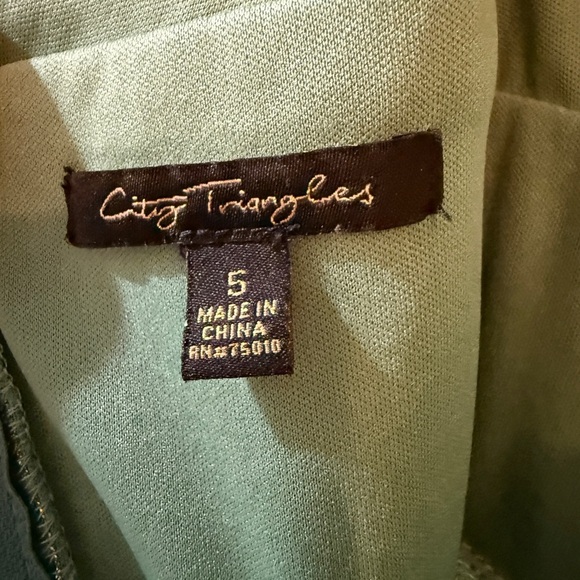 City Triangles Green and Gold Glamorous Jumpsuit This thing is so cool!💚 - Picture 7 of 7